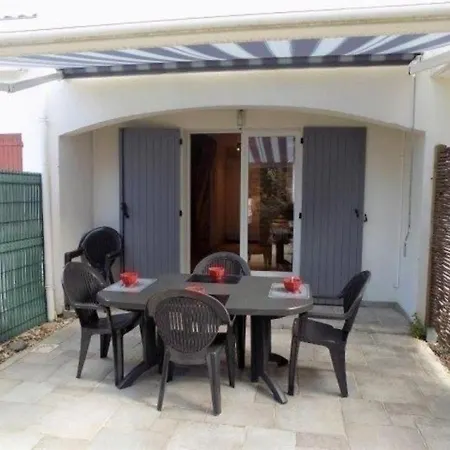 House Saint Palais Sur Mer Charmante Maison Mitoyenne De Vacances Proche De La Plage De Nauzan 1 *